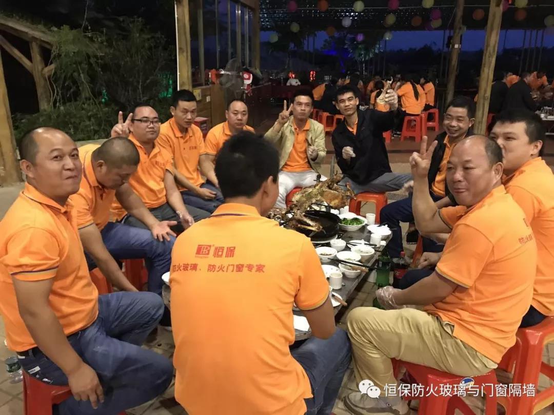 主題：“團(tuán)結(jié)”與“效率”！精誠團(tuán)結(jié)、再創(chuàng)新高！ --記公司在2017年10月17日組織了一場(chǎng)高明盈香戶外拓展旅游活動(dòng)